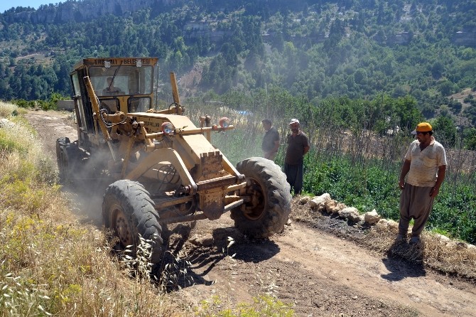 Erdemli Belediyesi Yol Açma Çalışmalarına Devam Ediyor