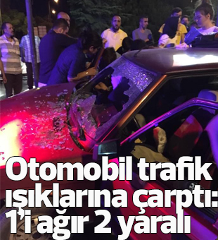 Otomobil Trafik Işıklarına Çarptı: 1İ Ağır 2 Yaralı