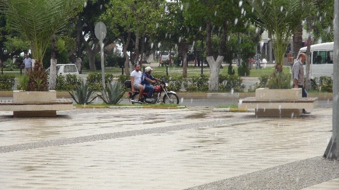 Mersin’de Yaz Yağmuru Serinletti