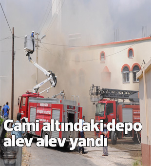 Cami Altındaki Depo Alev Alev Yandı