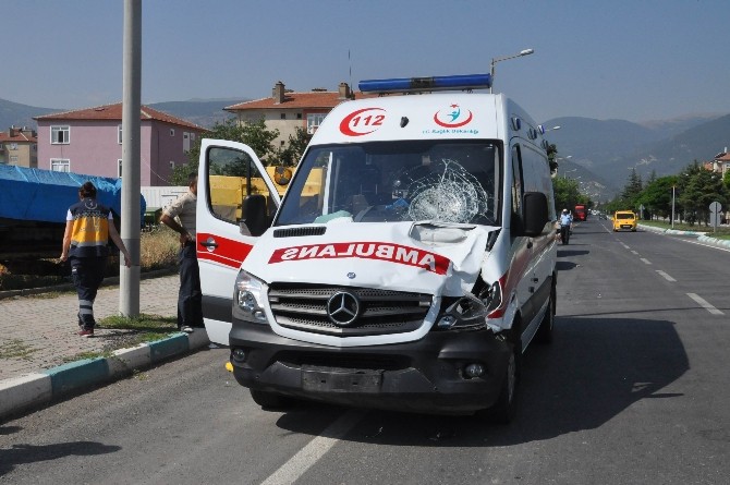 Ambulans Bisiklete Çarptı: 1 Ölü