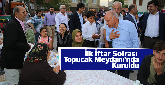 İlk İftar Sofrası Topucak Meydanı’nda Kuruldu