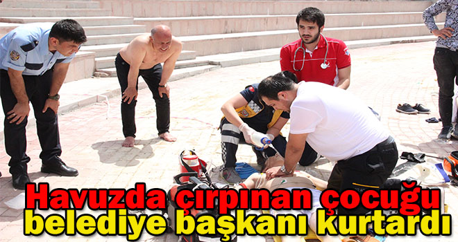 Havuzda çırpınan çocuğu belediye başkanı kurtardı