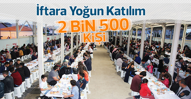 Larende Mahallesi’ndeki İftara 2 Bin 500 Kişi Katıldı