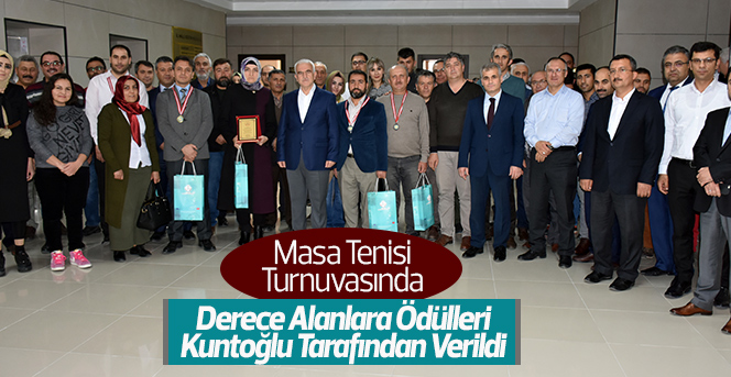 Turnuvada Derece Alanlara Ödülleri Kuntoğlu Tarafından Verildi