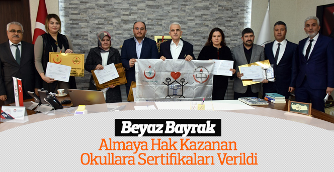 Beyaz Bayrak Almaya Hak Kazanan Okullara Sertifikaları Verildi