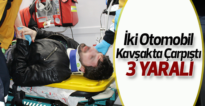 İki otomobil kavşakta çarpıştı: 3 yaralı