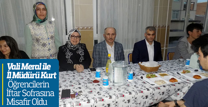 Vali Meral ile İl Müdürü Kurt Öğrencilerle İftar Yaptı