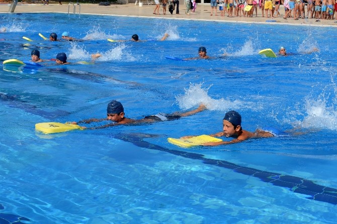Yüzme Kursu İkinci Dönem Eğitimine 750 Öğrenci Katıldı