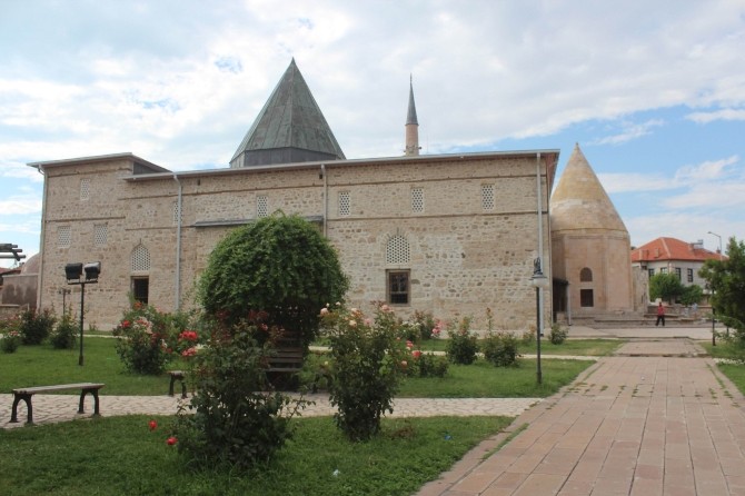 Eşrefoğlu Camisi’nin Dünya Mirası Kalıcı Listeye Alınması İçin Çalışmalar Sürüyor