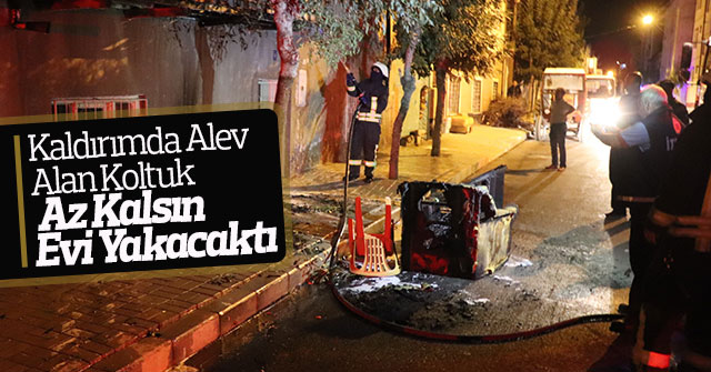 Kaldırımda alev alan koltuk az kalsın evi yakacaktı