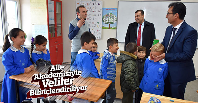 Aile Akademisiyle Veliler Bilinçlendiriliyor