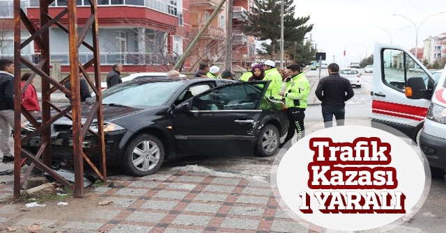 Karaman'da Otomobille Hafif Ticari Araç Çarpıştı: 1 Yaralı