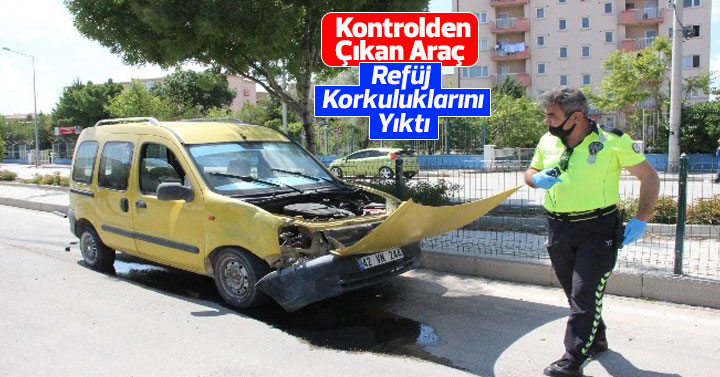 Kontrolden Çıkan Araç Refüj Korkuluklarını Yıktı