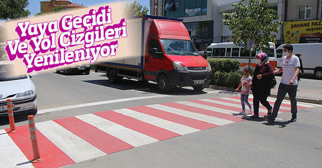 Yaya Geçidi Ve Yol Çizgileri Yenileniyor