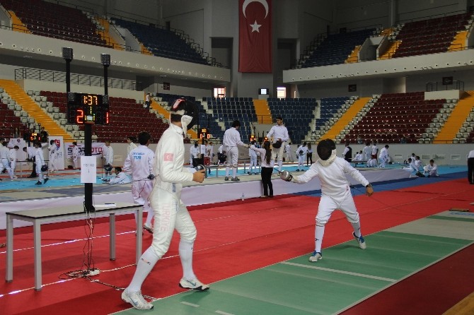 Eskrim Yıldızlar A Türkiye Şampiyonası Mersin’de Başladı