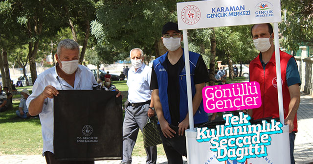 Gönüllü Gençler Tek Kullanımlık Seccade Dağıttı