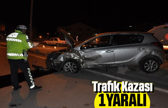 Çarpışan otomobiller kaldırıma savruldu: 1 yaralı