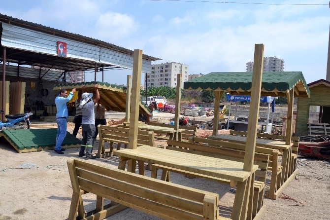 Erdemli Belediyesi Kendi Ürettiği Mobilyalarla İlçeyi Süslüyor