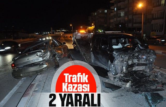 Karaman'da otomobil ile hafif ticari araç çarpıştı: 2 yaralı