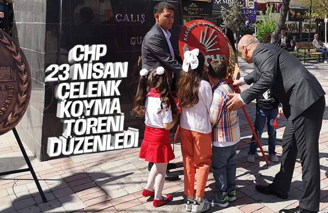 CHP Atatürk anıtına çelenk koydu