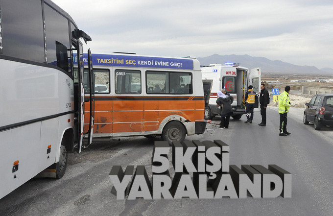 işçi servisi ile yolcu minibüsü çarpıştı: 5 yaralı