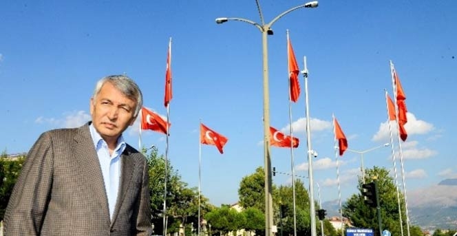 Isparta Kavşaklarında Türk Bayrağı Dalgalanacak