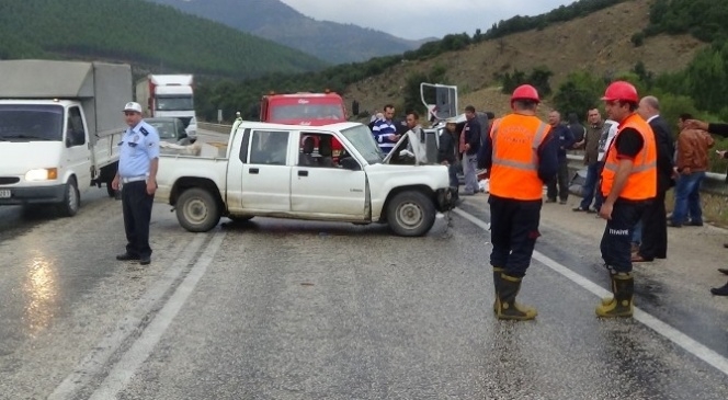 Isparta'da Trafik Kazası: 4 Yaralı