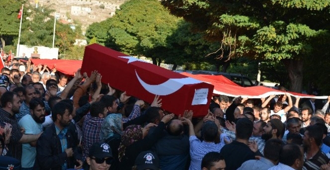 Şehit Polis Köylülerinin Omuzlarından Son Yolculuğuna Uğurlandı