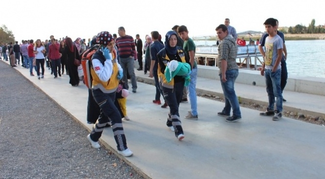 Göle Düşen 2,5 Aylık Bebek Son Anda Kurtarıldı