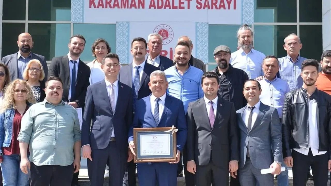 Akçaşehir Belediye Başkanı Soner Yeşildaş, Mazbatasını Aldı