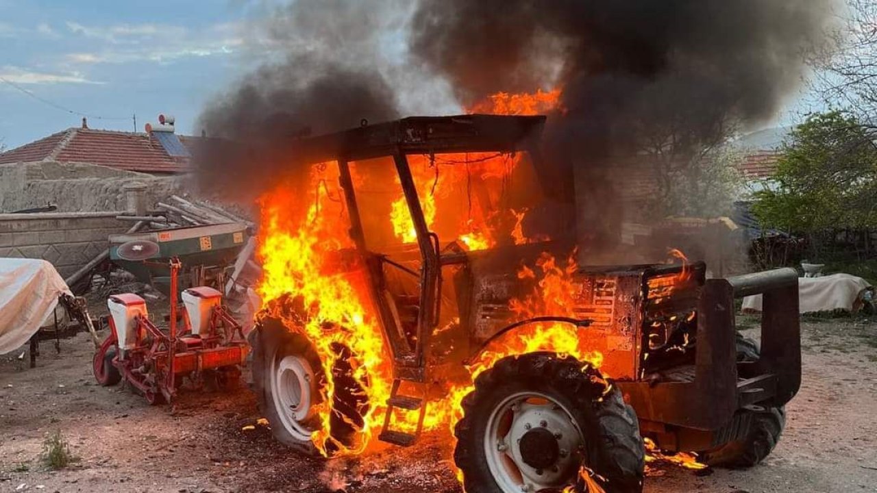 Süleymanhacı Köyünde Çiftçinin Traktörü Yangında Kül Oldu