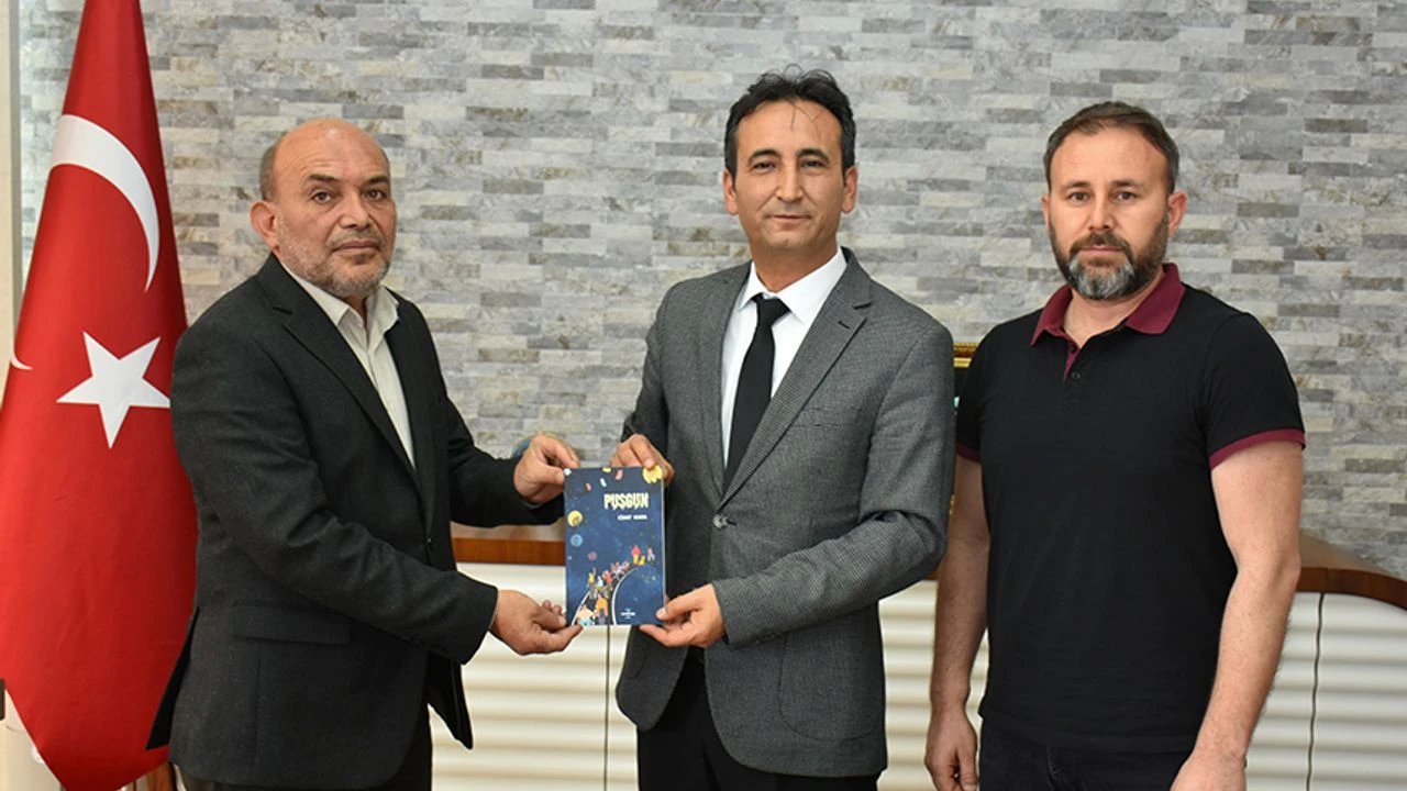 "Özel Eğitime Destek: Karaman Rehberlik Merkezi, Mehmet Çalışkan'a Kitap Sunumu"