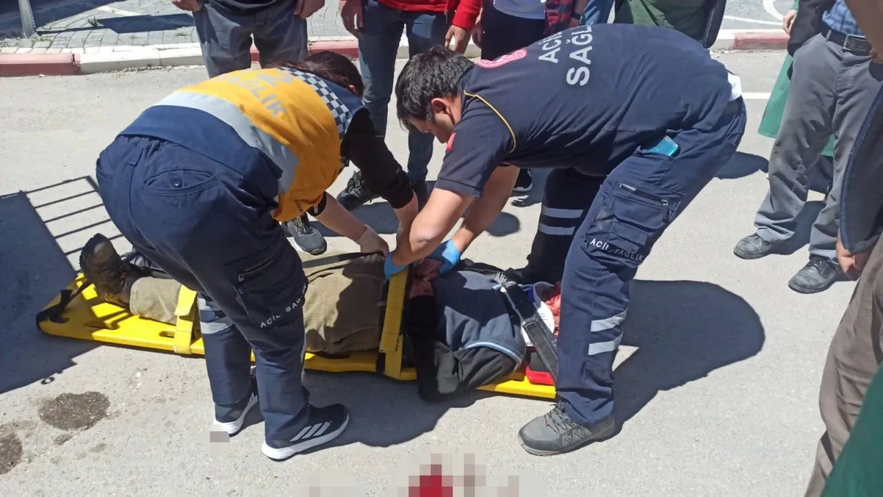 Hamidiye Mahallesi'nde Motosiklet Kazası: Yaralı Sürücü Hastanede!