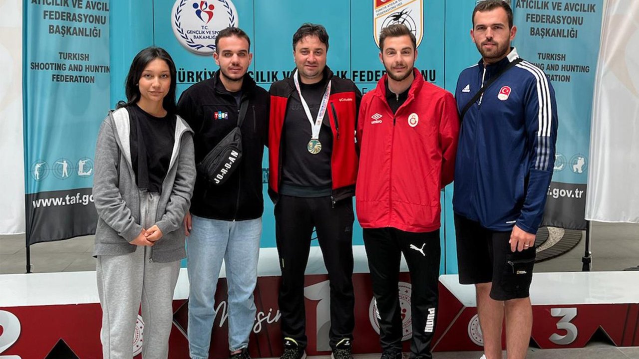 Mersin Turnuvalarında Zafer: Karamanlı Sporcular Altınları Kapıyor!