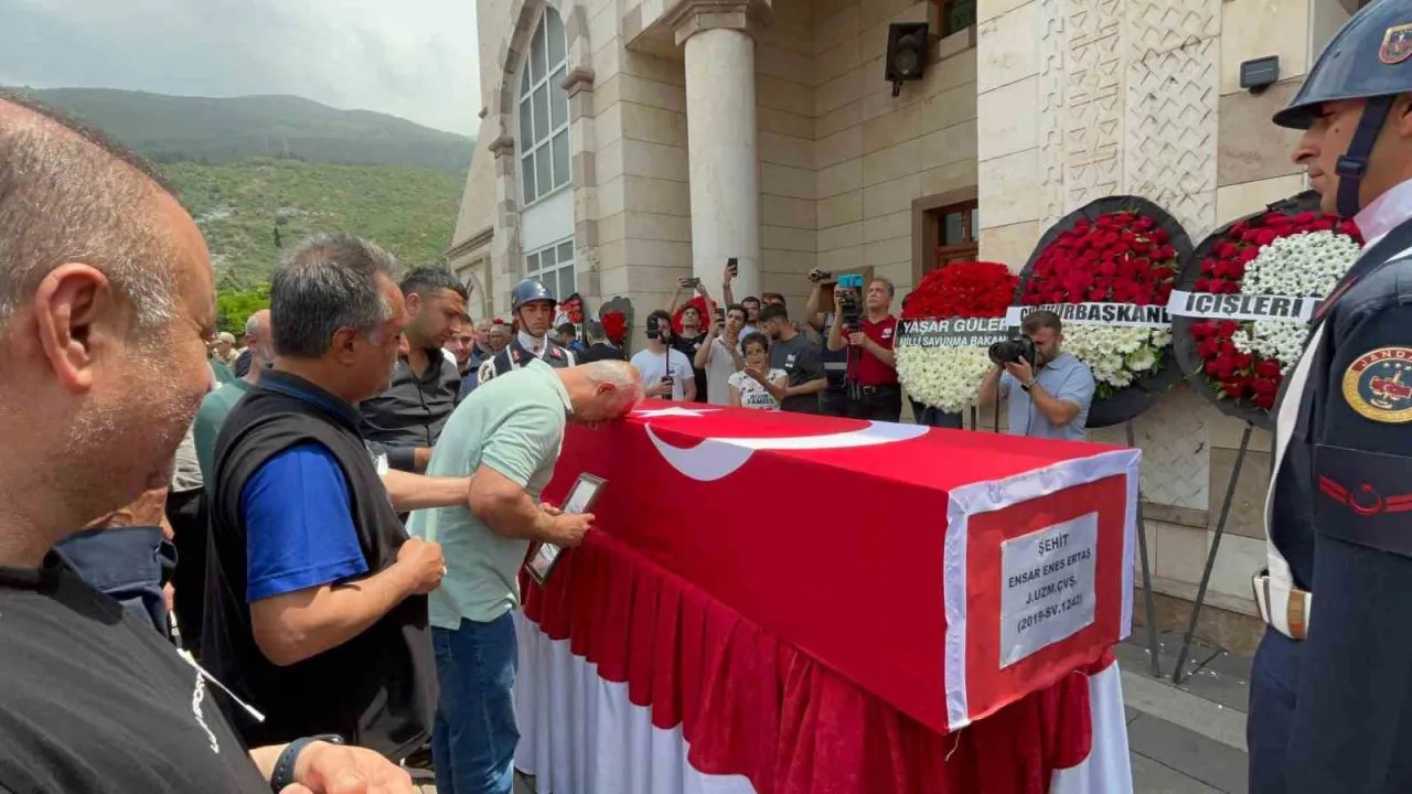 Şehit Ertaş'ın Cenaze Namazında Gözyaşları Sel Oldu