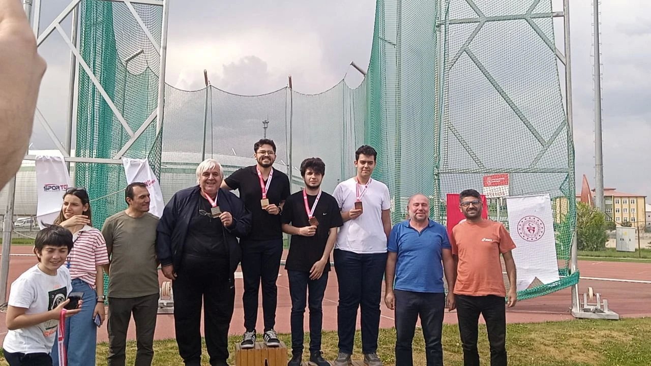 Karamanlı Sporcular Sivas'ta Şampiyonaya Damga Vurdu