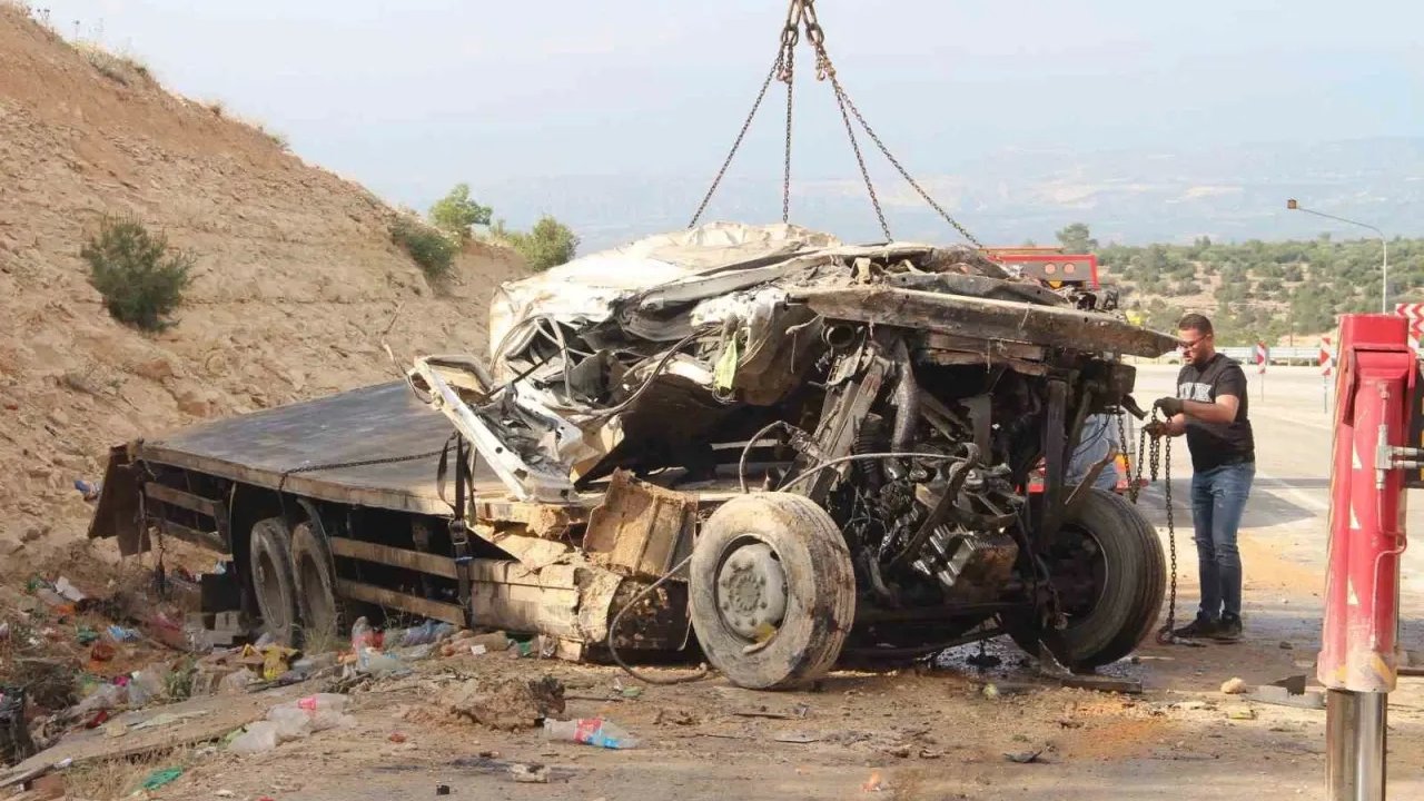 Mut'ta Kaza: Kamyon Sürücüsü Öldü, Soruşturma Sürüyor