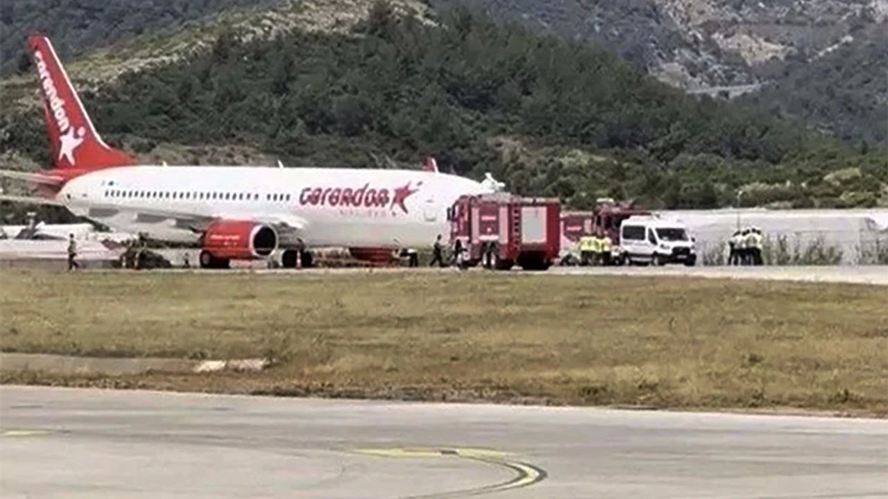 Antalya'da Corendon Airlines Uçağı Acil Durum İnişi Yaptı!