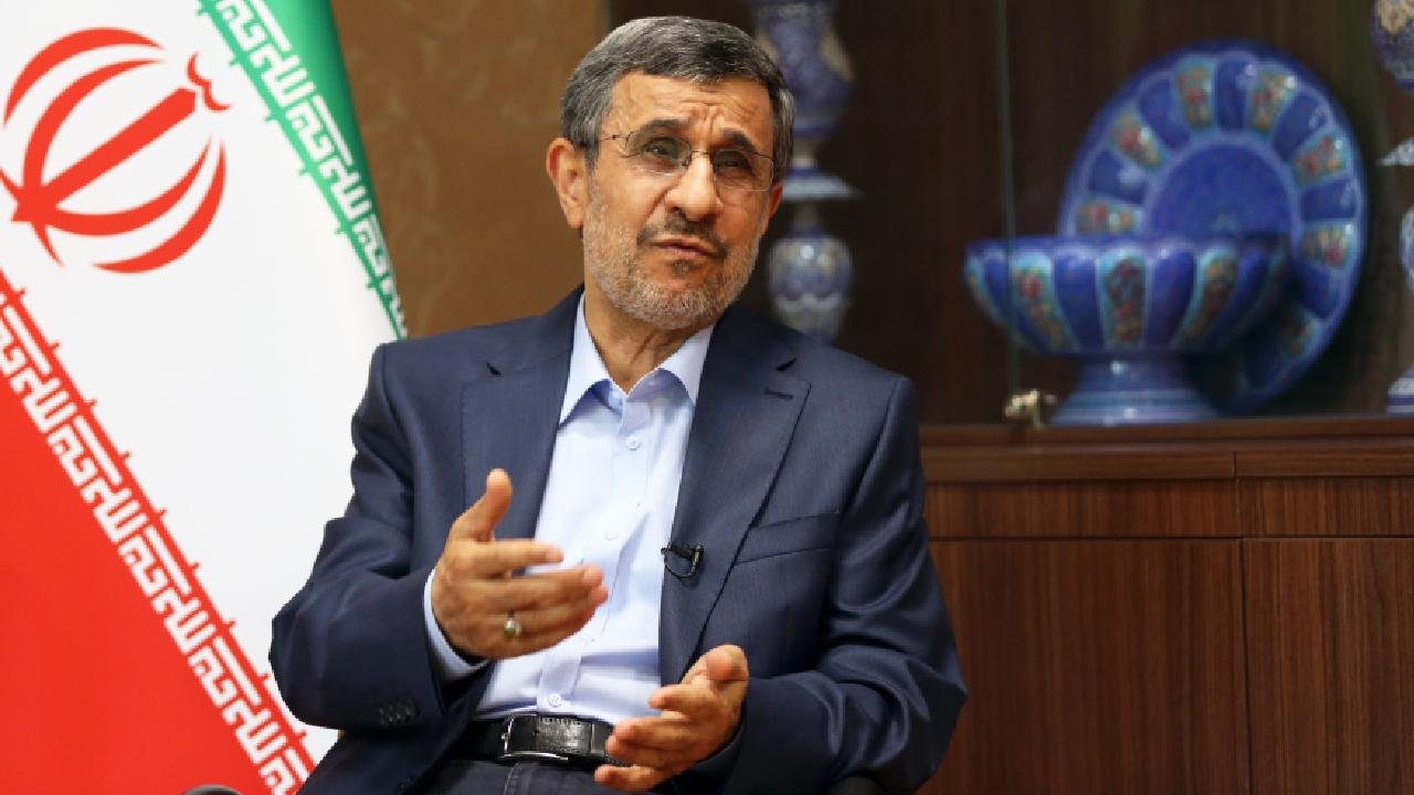 İran'da Seçim Hazırlıkları: Ahmedinejad'ın Adaylık Serüveni Devam Ediyor