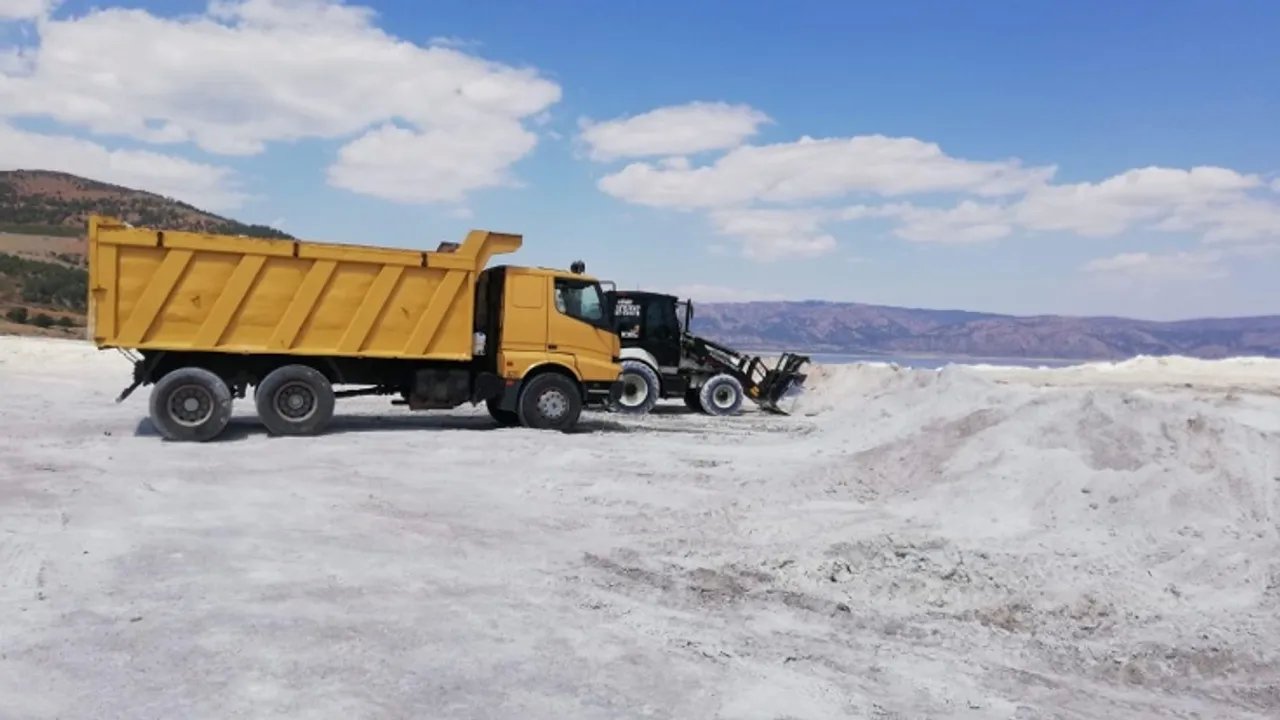 Salda Gölü'ne Zarar Verenlerden Kamuya Büyük İhale!