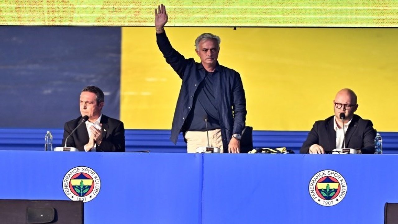 Fenerbahçe, Jose Mourinho İle İki Yıllık Sözleşme İmzaladığını KAP'a Bildirdi
