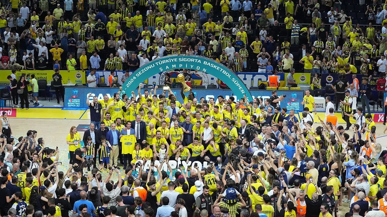 Fenerbahçe Beko Uzatmada Şampiyon! Anadolu Efes 16. Şampiyonlukla Zirvede