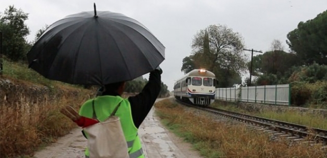 'Koca tren durdu, selam verdi'