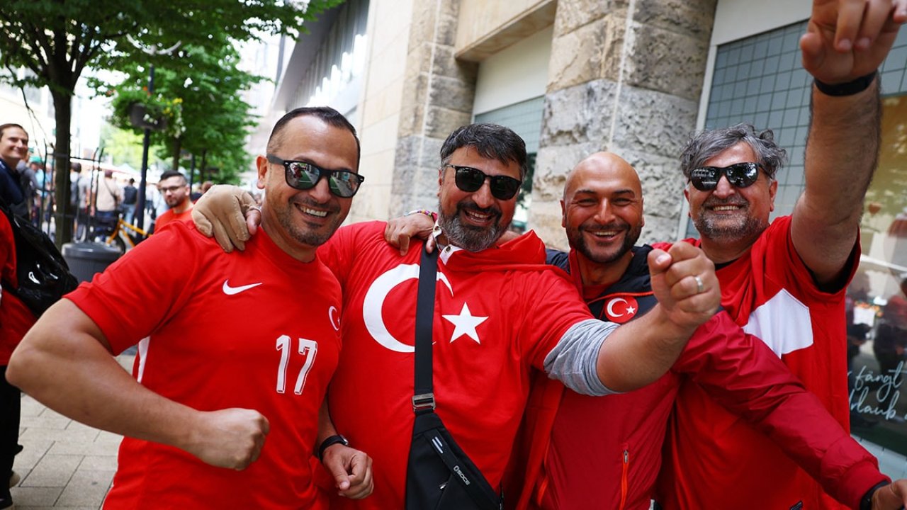 Türk Taraftarlar Dortmund'u Kırmızı-Beyaza Boyadı: EURO 2024 Heyecanı!