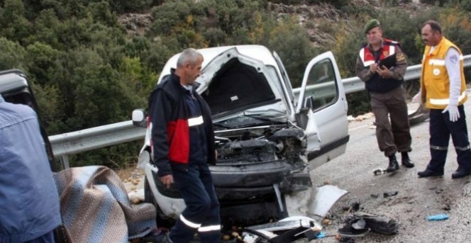 Isparta'da Trafik Kazası: 1 Ölü 3 Yaralı