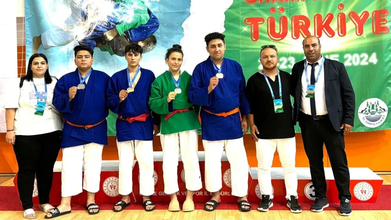 Karamanlı Sporcular Avrupa Kuraş Şampiyonasında Altın ve Gümüş Madalyalarla Parladı