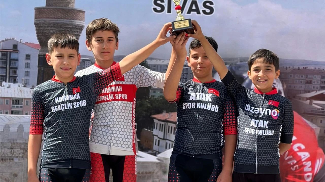 Atak İzcilik Spor Kulübü Bisiklet Takımı, Sivas'ta Türkiye Üçüncülüğünü Kazandı!