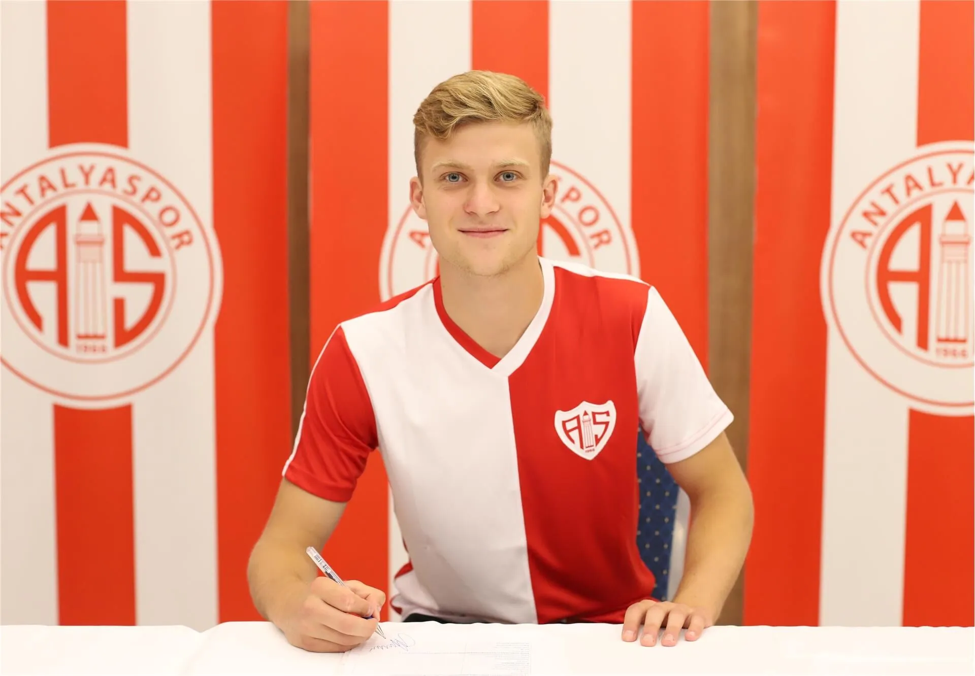 Real Valladolid, Antalyaspor'un Jakub Kaluzinski İçin 2.5 Milyon Euro Teklif Sundu