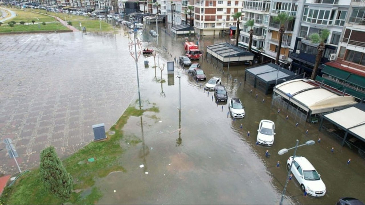 İzmir'de Fay Riski ve Kent Planlaması Tartışmaları Yükseliyor